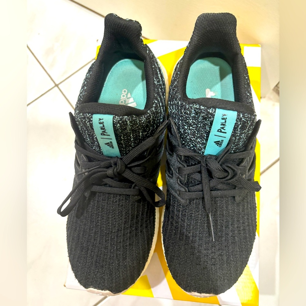 Adidas Ultraboost Parley size 7 Women